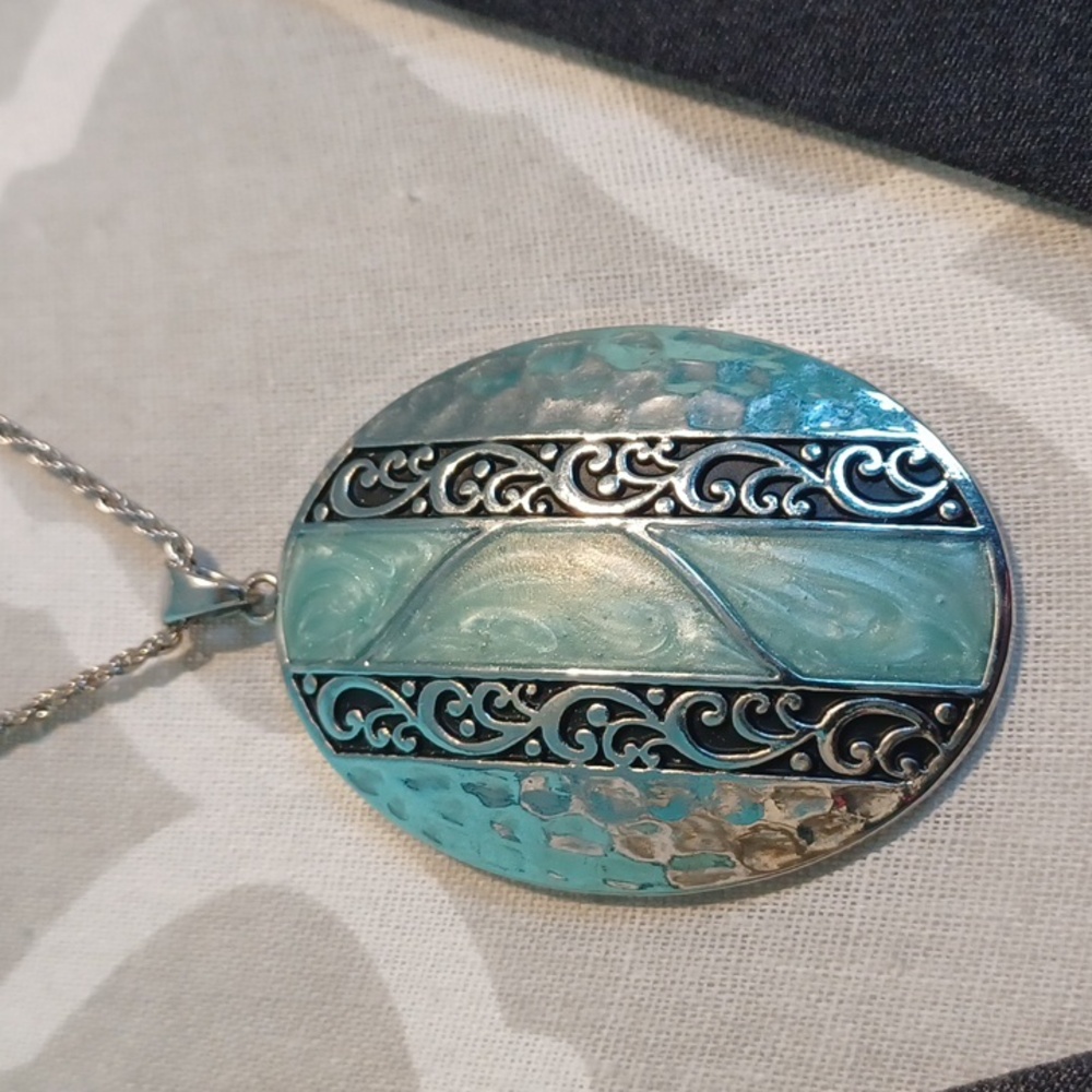 Silver mint green necklace 6077